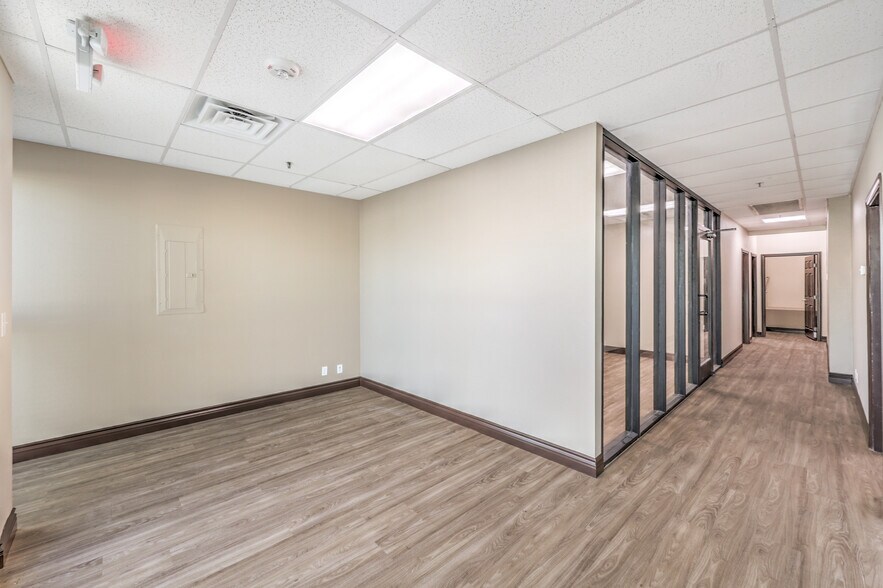 4270 S Decatur Blvd, Las Vegas, NV à louer - Photo du bâtiment - Image 2 de 12