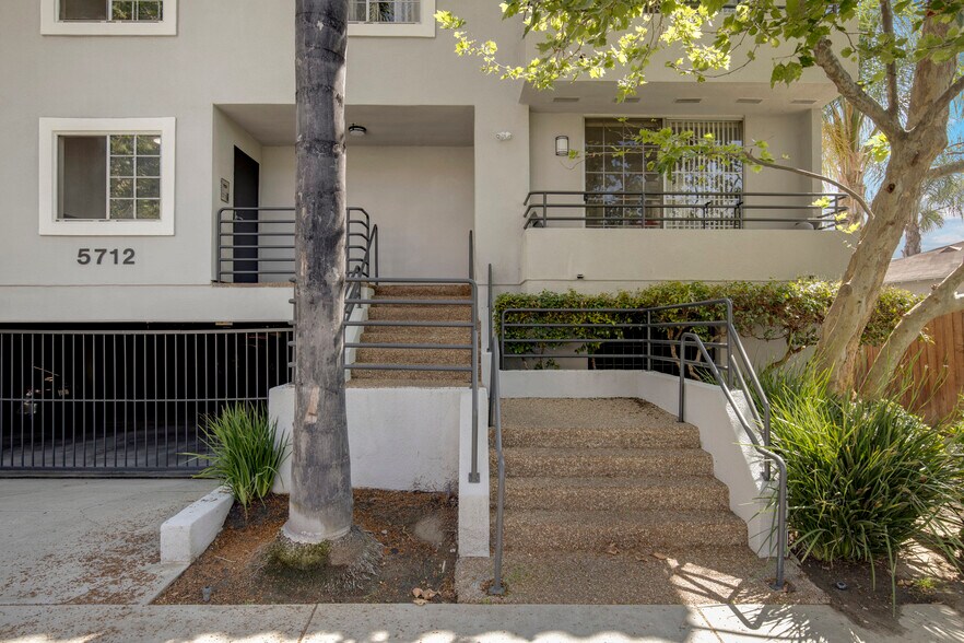 5712 Camellia Ave, North Hollywood, CA à vendre - Photo du bâtiment - Image 2 de 20