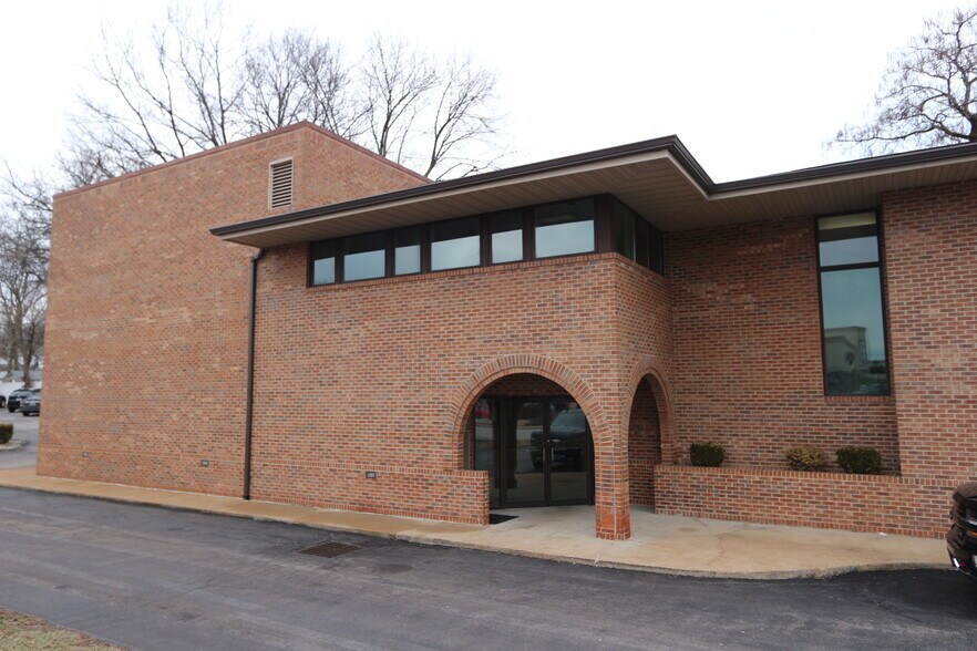 473 N Kirkwood Rd, Kirkwood, MO à louer - Photo du bâtiment - Image 2 de 10