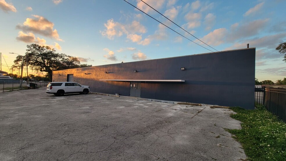 1871 NW North River Dr, Miami, FL à vendre - Photo du bâtiment - Image 1 de 13