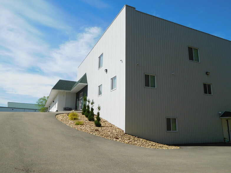 Industrial/Office - Individual Sale Opt. portfolio of 3 properties for sale on LoopNet.ca - Building Photo - Image 3 of 24