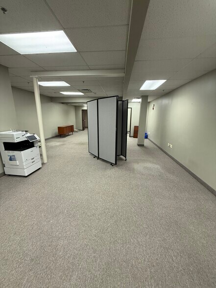 332 E State Route 4, Paramus, NJ à louer - Photo du bâtiment - Image 2 de 7