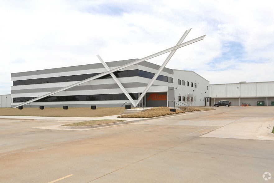 3333 S Council Rd, Oklahoma City, OK for sale - Primary Photo - Image 1 of 31