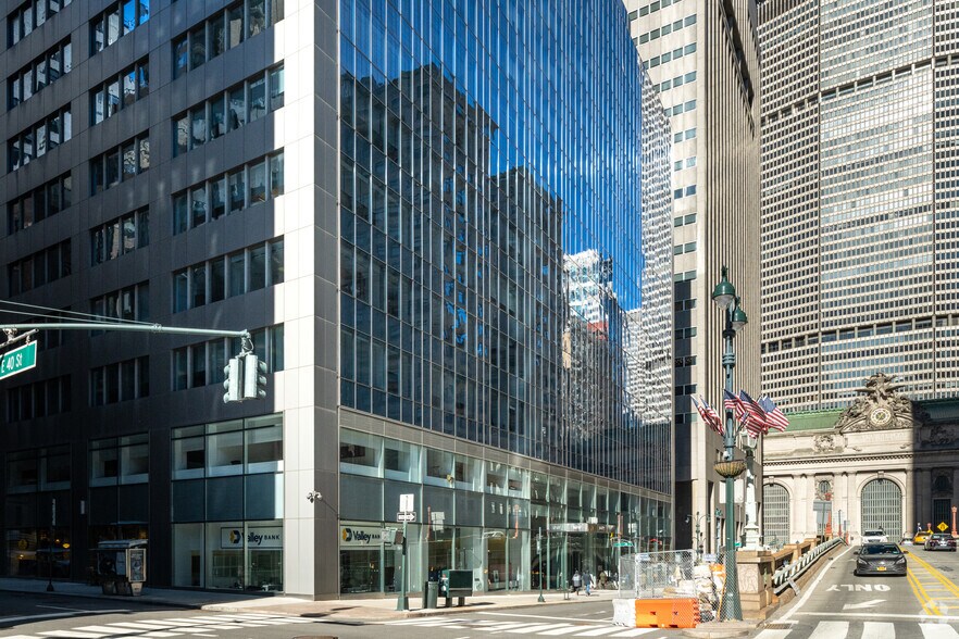 100 Park Ave, New York, NY à louer - Photo du bâtiment - Image 3 de 7