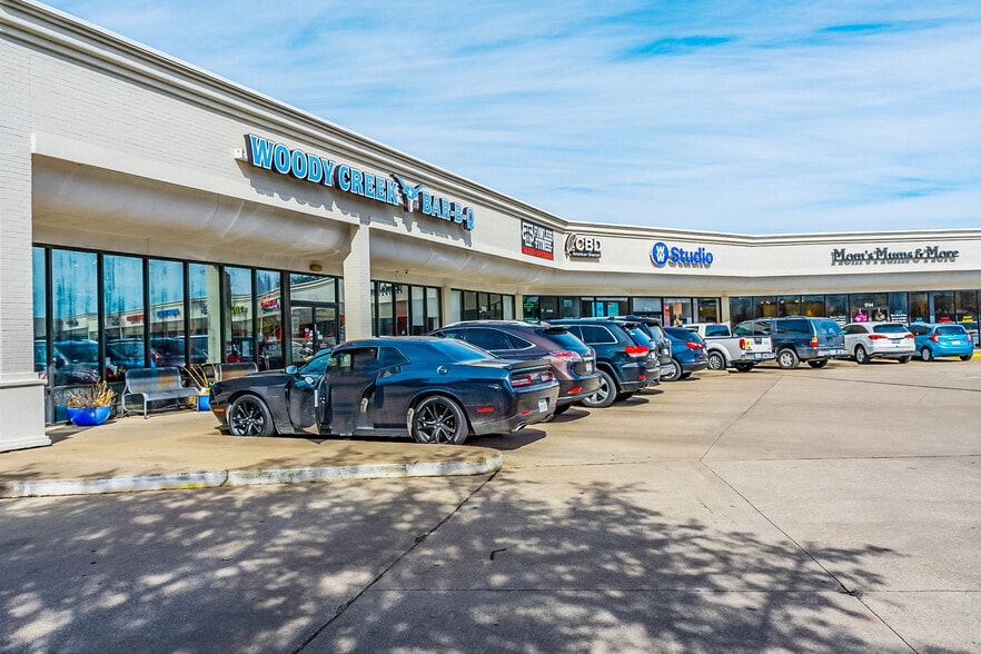 1700-1760 Mall Cir, Fort Worth, TX à louer - Photo du bâtiment - Image 3 de 18