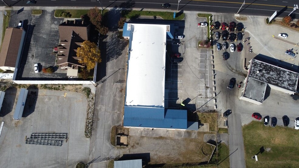 1335 W Andrew Johnson Hwy, Morristown, TN for sale - Building Photo - Image 2 of 9