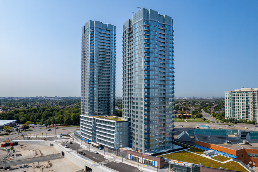 1 Promenade Cir, Vaughan, ON à louer - Photo du bâtiment - Image 2 de 3