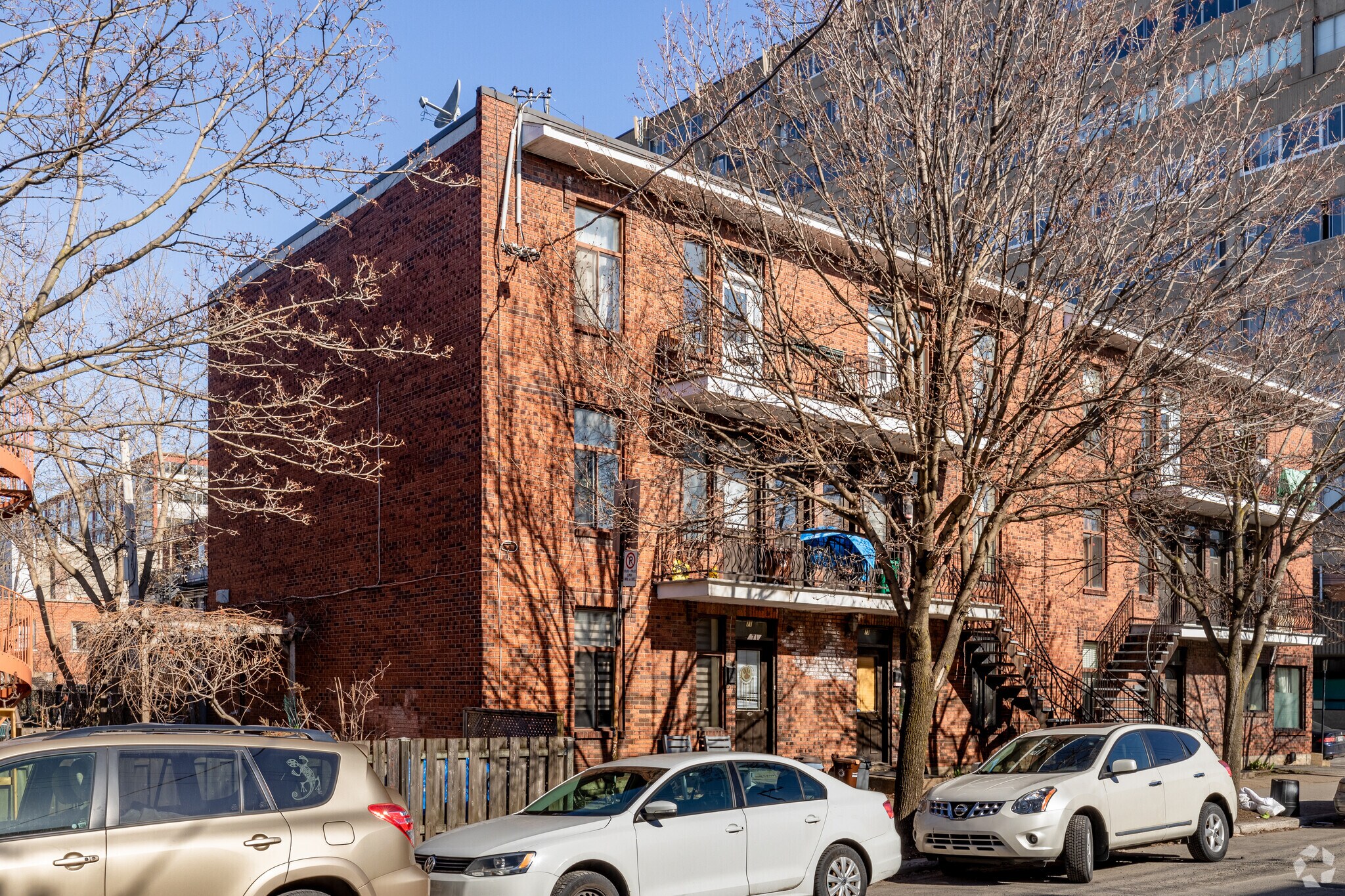 71 Rue Maguire, Montréal, QC for sale Primary Photo- Image 1 of 1