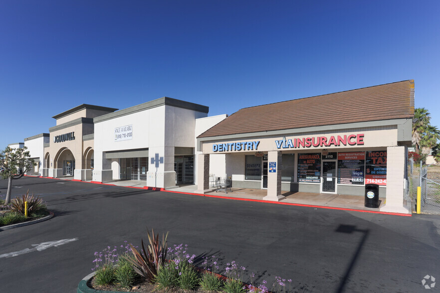 2100-2144 S Bristol St, Santa Ana, CA for lease - Building Photo - Image 1 of 7