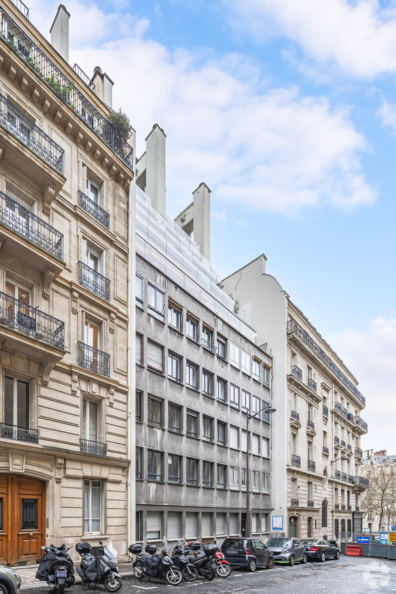 Multifamily in Paris for sale Building Photo- Image 1 of 4