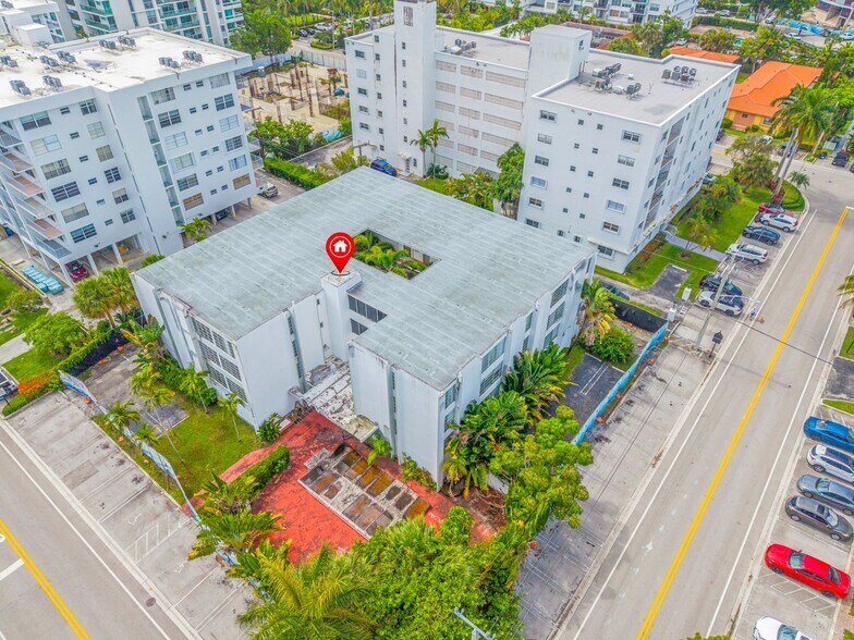 1080 93rd St, Bay Harbor Islands, FL à vendre - Photo du bâtiment - Image 3 de 13
