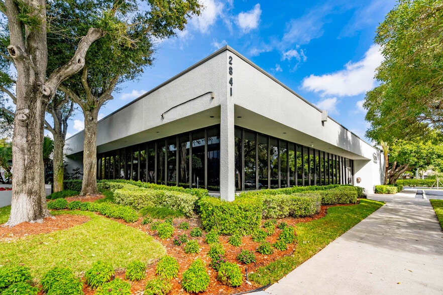 2841 W Cypress Creek Rd, Fort Lauderdale, FL for lease - Building Photo - Image 3 of 13