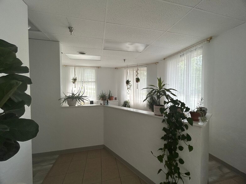 111 Whitehead Ln, Monroeville, PA for sale - Interior Photo - Image 3 of 3