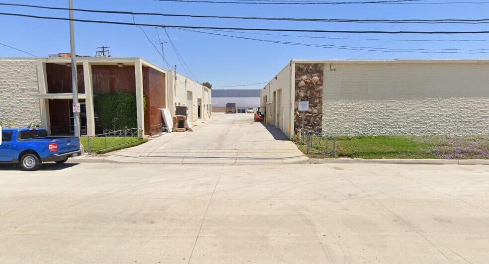 11200-11208 Greenstone Ave, Santa Fe Springs, CA à louer - Photo du bâtiment - Image 1 de 2
