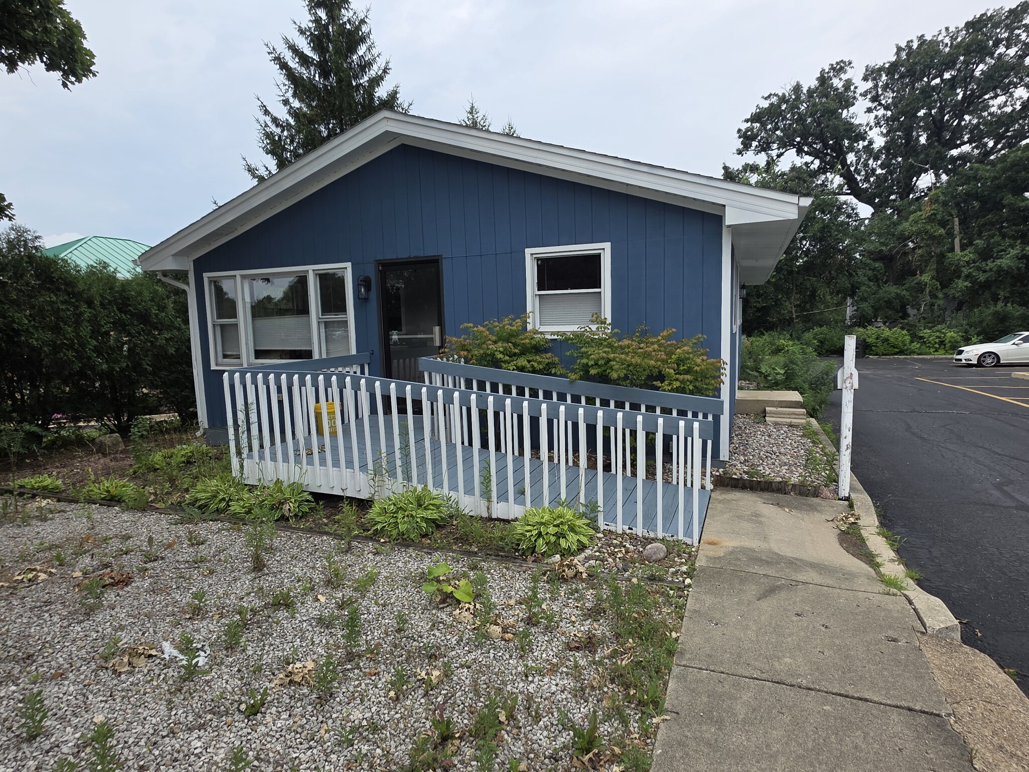 338 S County Farm Rd, Wheaton, IL for lease Interior Photo- Image 1 of 10