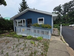 338 S County Farm Rd, Wheaton, IL for lease Interior Photo- Image 1 of 10