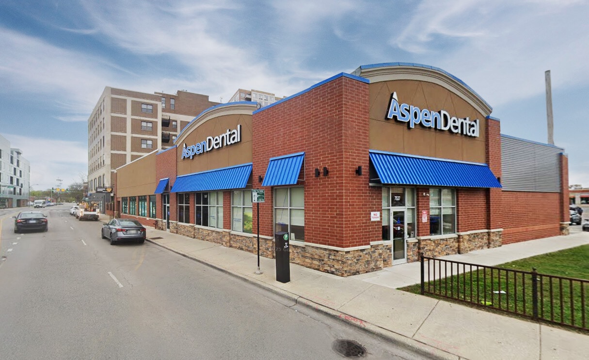 7537 N Clark St, Chicago, IL for lease Building Photo- Image 1 of 3