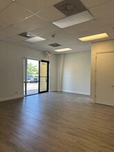 17010 Alico Commerce Ct, Fort Myers, FL à louer Photo intérieure- Image 2 de 23