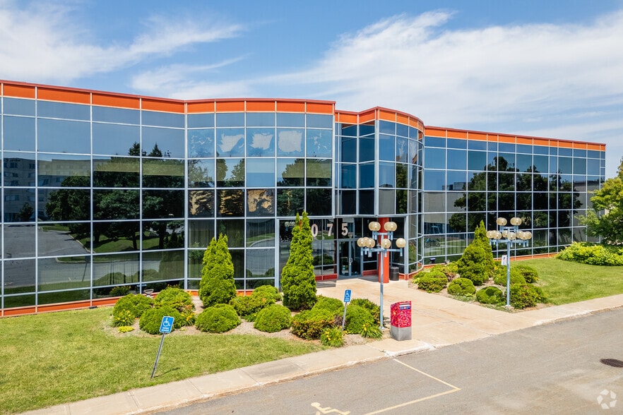 7075 Pl Robert-Joncas, Saint-Laurent, QC for lease - Primary Photo - Image 1 of 5