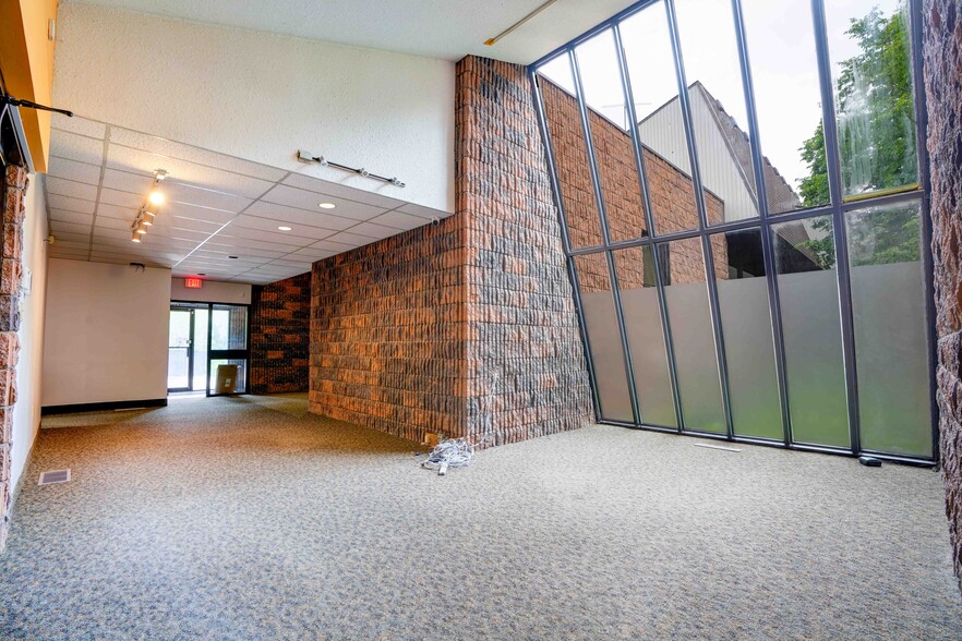 743 Wellington Rd, London, ON à louer - Photo intérieure - Image 2 de 5