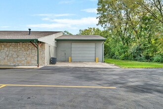 1220 Richards St, Joliet, IL for lease Interior Photo- Image 2 of 22