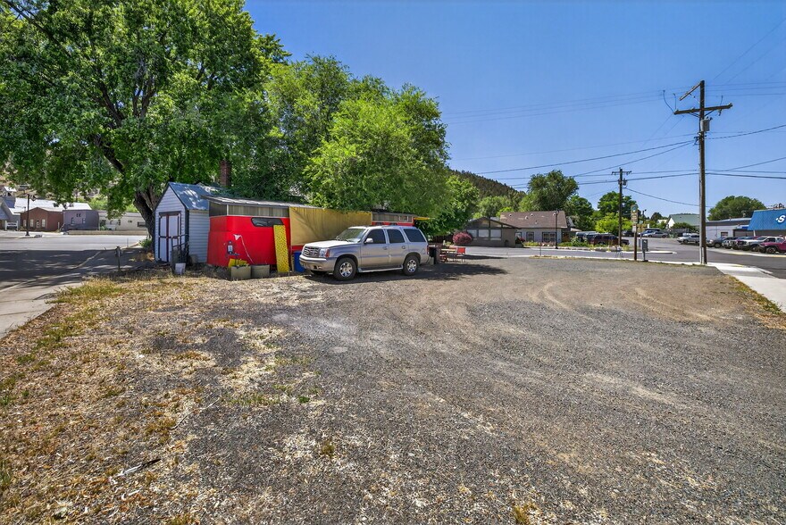 234 S Canyon Blvd, John Day, OR à vendre - Photo principale - Image 1 de 20