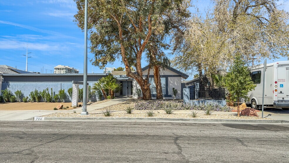 724 S 9th St, Las Vegas, NV à louer - Photo du bâtiment - Image 1 de 13