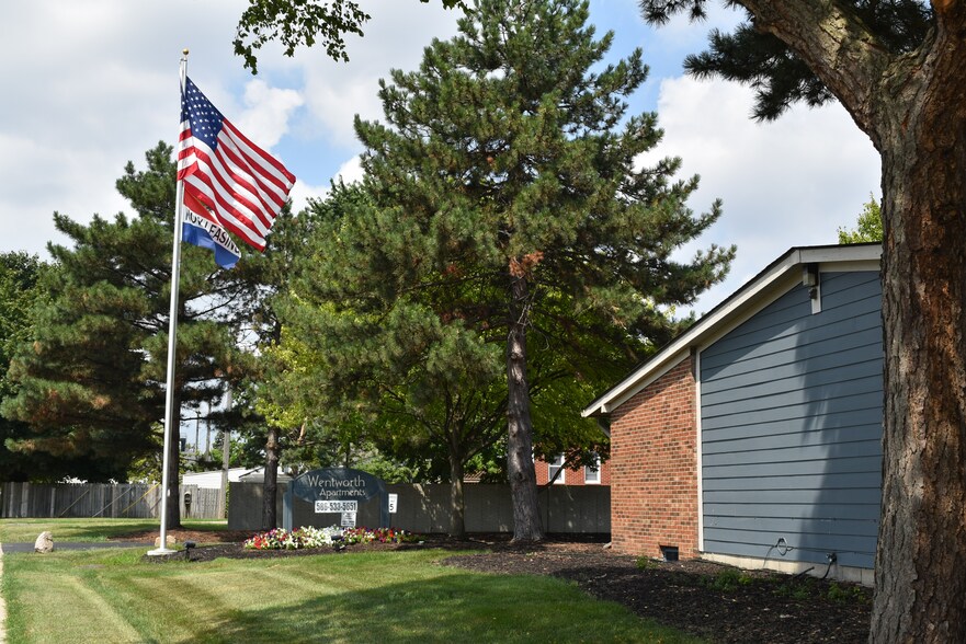 27010 Wentworth Dr, Roseville, MI à vendre - Photo du bâtiment - Image 2 de 5