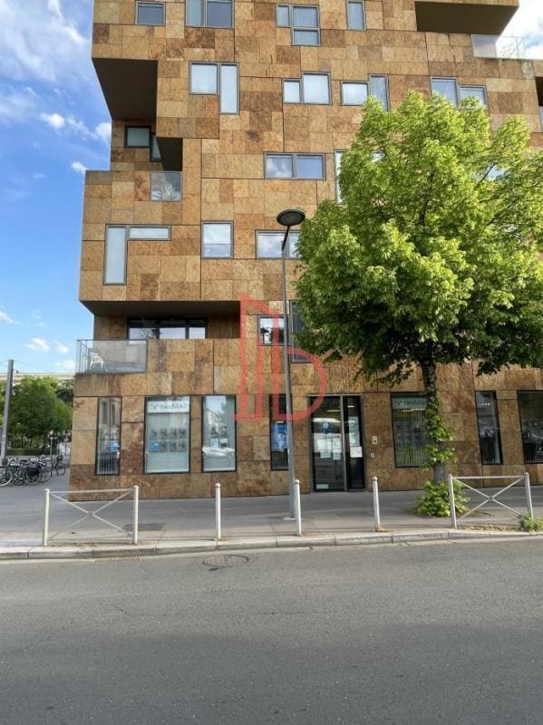Office in Bordeaux for lease Building Photo- Image 1 of 6