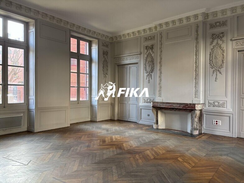 Office in Toulouse for lease - Building Photo - Image 2 of 6