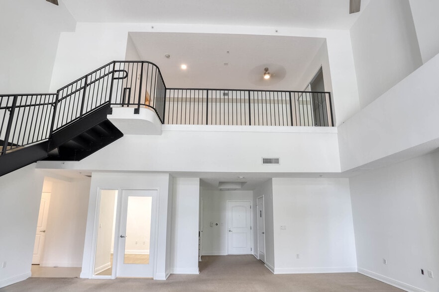 701 S Olive Ave, West Palm Beach, FL for lease - Interior Photo - Image 2 of 113