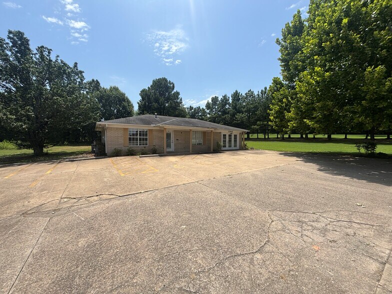 1305 W Center St, Greenwood, AR for lease - Primary Photo - Image 1 of 1