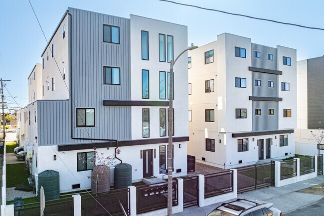 Plus de détails pour 1326 W 35th Pl, Los Angeles, CA - Multi-résidentiel à vendre