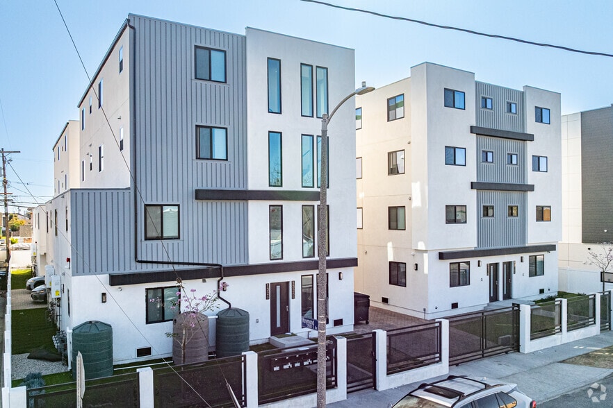 1326 W 35th Pl, Los Angeles, CA for sale - Primary Photo - Image 1 of 20