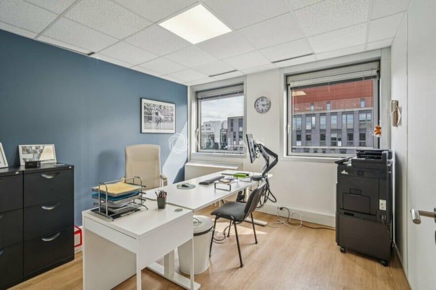 Office in Noisy-le-Grand for lease - Interior Photo - Image 2 of 12