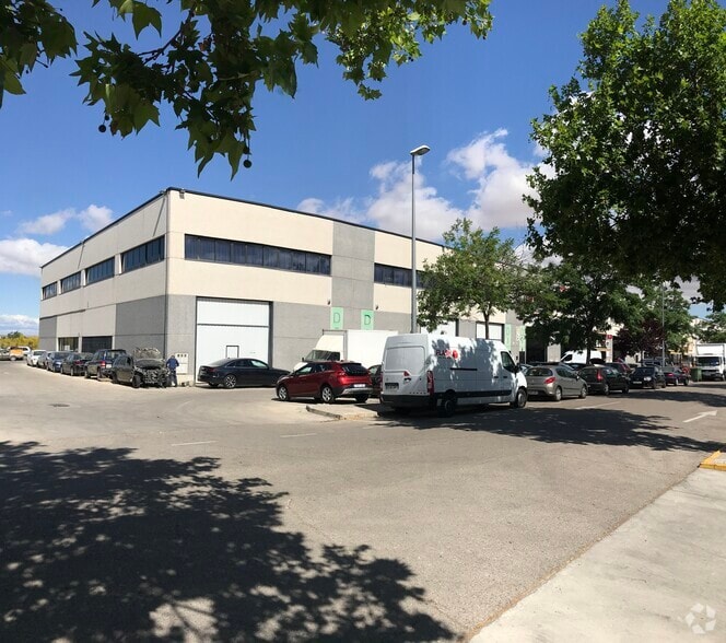 Carretera Ajalvir, 1, Alcalá de Henares, Madrid à vendre - Photo du bâtiment - Image 2 de 4