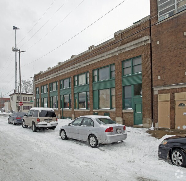 907 S 1st St, Milwaukee, WI à vendre - Photo du bâtiment - Image 2 de 7