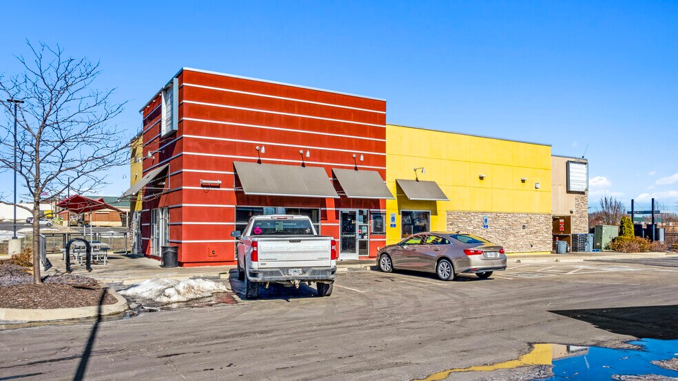 951 NE Sam Walton Ln, Lee's Summit, MO à vendre - Photo du bâtiment - Image 2 de 10