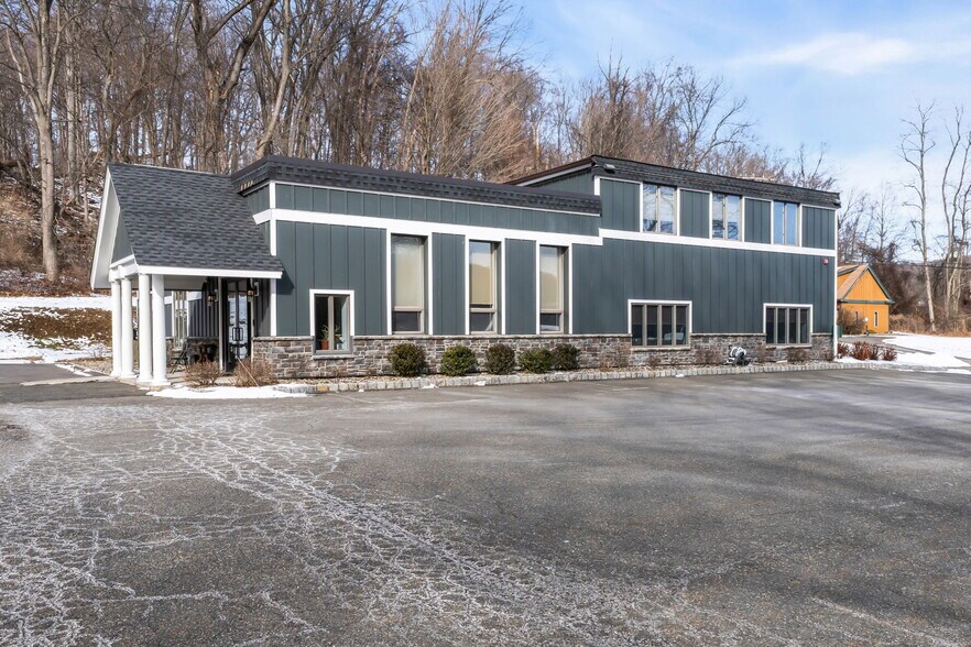 140 W Main St, Clinton Township, NJ à vendre - Photo du bâtiment - Image 2 de 52