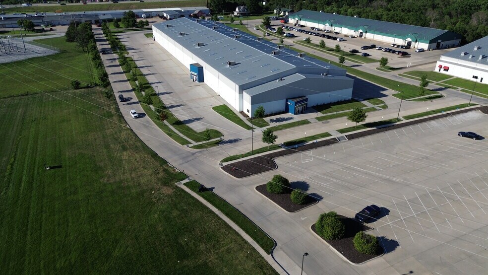 315 Speedway Cir, Lincoln, NE à louer - Photo du bâtiment - Image 3 de 5