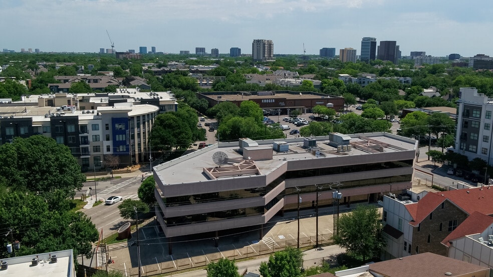 4211 Cedar Springs Rd, Dallas, TX for lease - Building Photo - Image 3 of 19