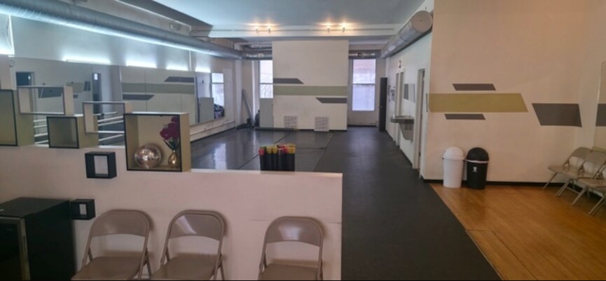 2726 Broadway, New York, NY à louer - Photo du bâtiment - Image 3 de 7