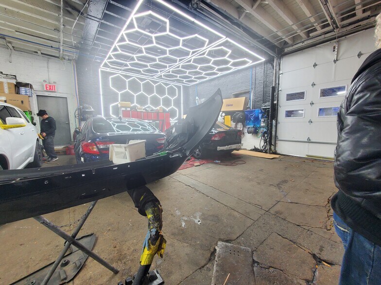 20612 Jamaica Ave, Queens Village, NY à vendre - Photo du bâtiment - Image 3 de 11