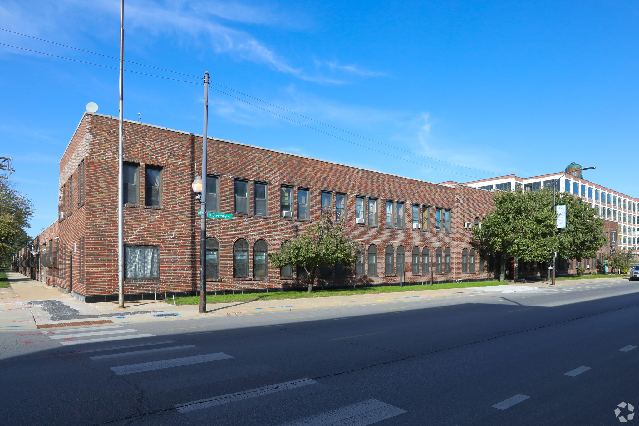 4200 W Diversey Ave, Chicago, IL à vendre Photo du bâtiment- Image 1 de 1