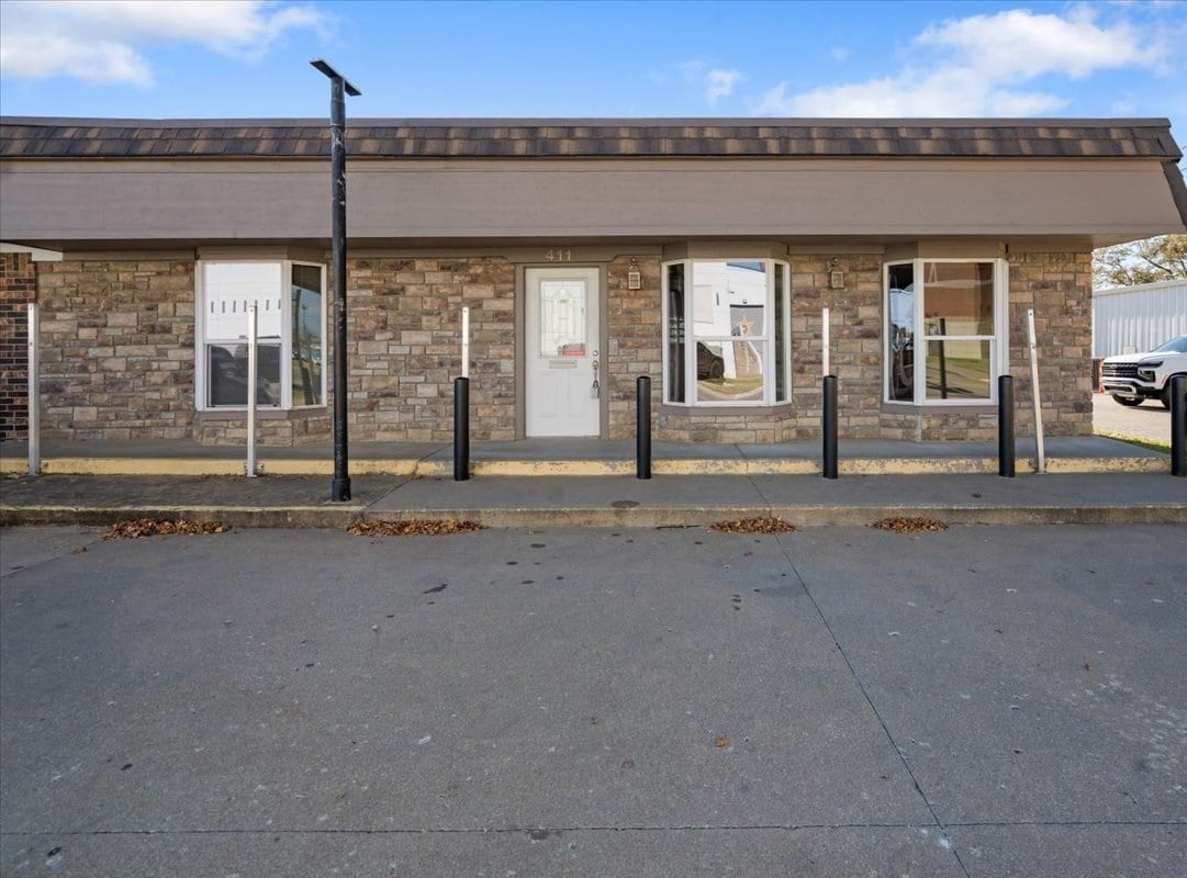 411 W 1st St, Claremore, OK for sale Primary Photo- Image 1 of 27