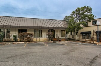 5221-5331 McCullough Ave, San Antonio, TX for lease Building Photo- Image 1 of 14