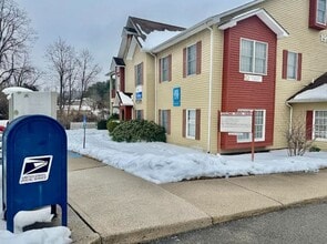 1999 S Main St, Blacksburg, VA for lease Interior Photo- Image 2 of 3