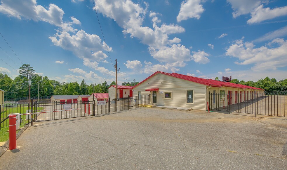 MyPlace Self Storage - Charlotte MSA portefeuille de 2 propriétés à vendre sur LoopNet.ca - Photo principale - Image 2 de 10