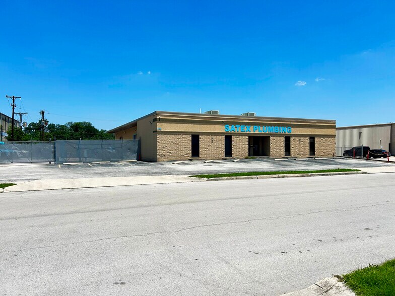 313 N Park Dr, San Antonio, TX à louer - Photo principale - Image 1 de 5