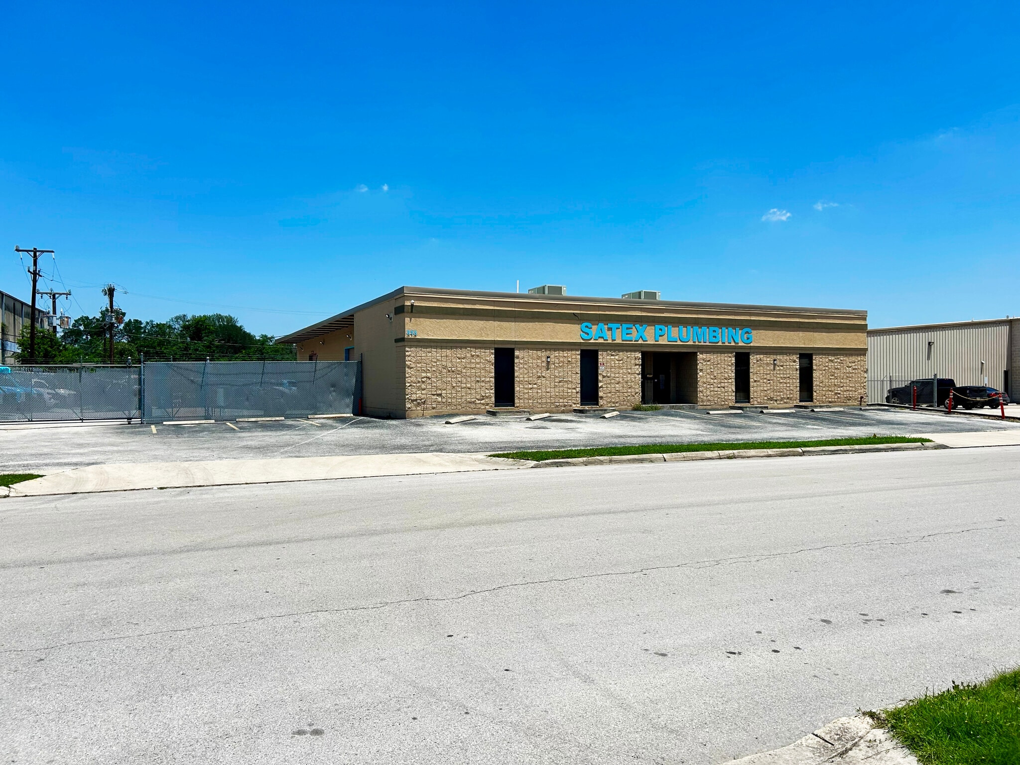313 N Park Dr, San Antonio, TX for lease Primary Photo- Image 1 of 6